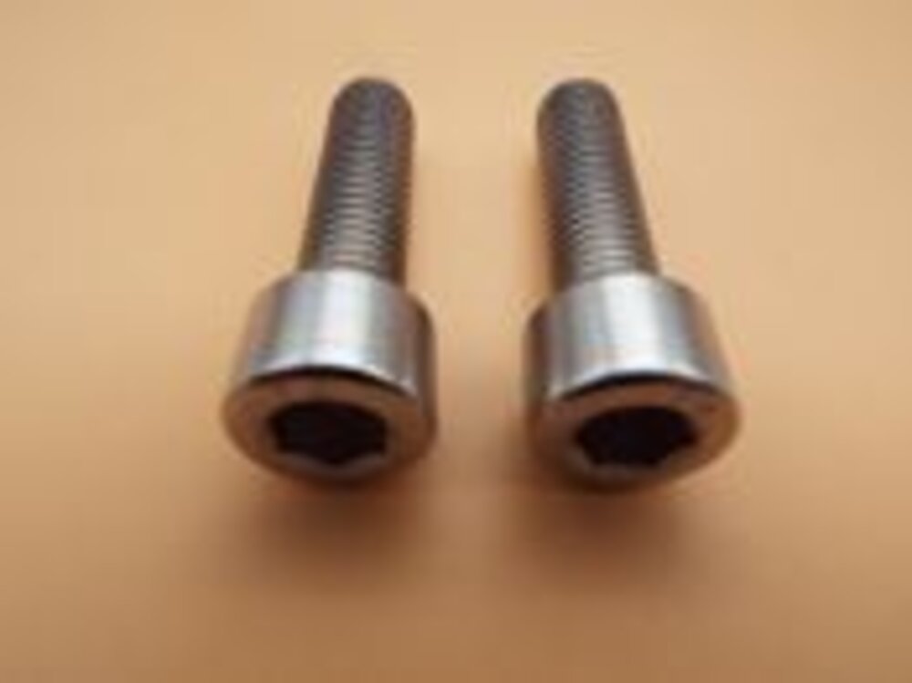 Hansgrohe 97769000 Zylinderschrauben M5 x 45 mm (2 Stück) Hansgrohe 97769000 Zylinderschrauben M5 x 45 mm (2 Stück)
